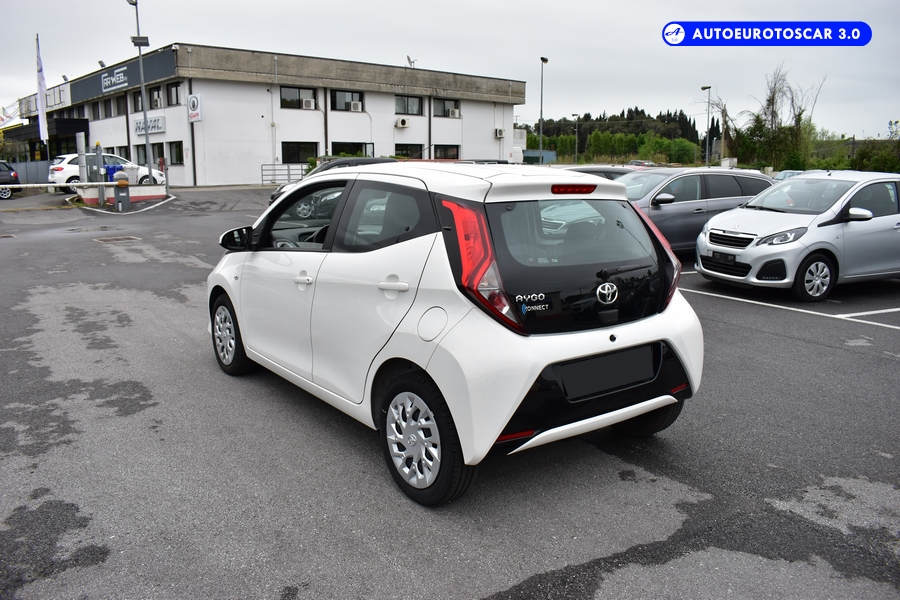 TOYOTA Aygo Connect 1.0 VVT-i 72CV 5 porte x-business MMT Automatica IT ...